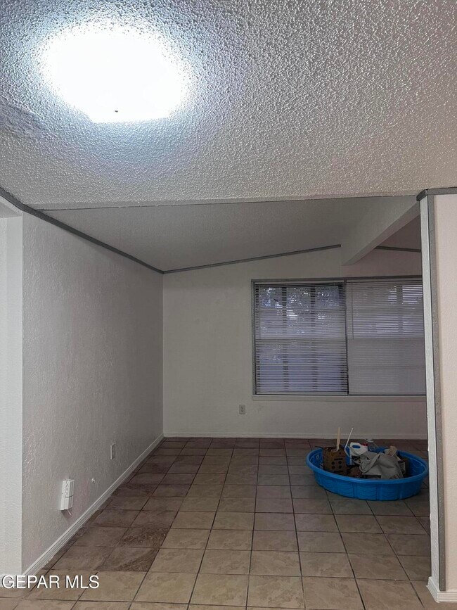 Building Photo - 4904 Winthrop Dr