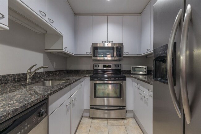 Building Photo - 416 Marlborough St