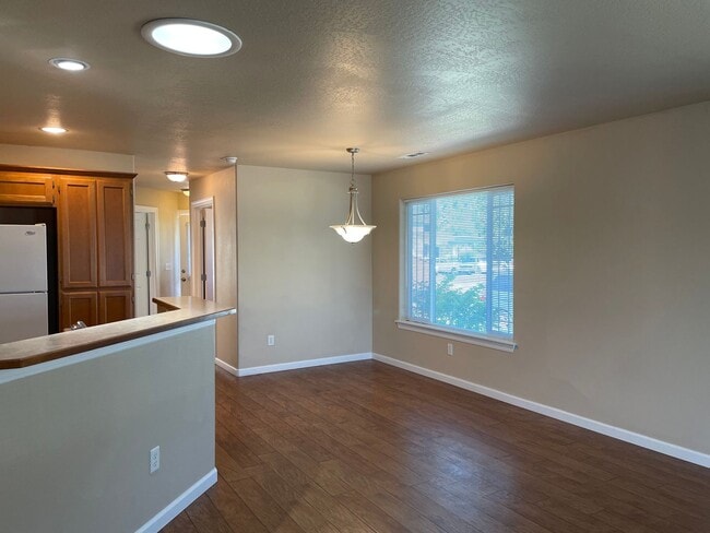 Building Photo - 55 Plus Community-1 Bedroom 1 Bath---Bonus Room/Office Space-Located in Friendly Central Point