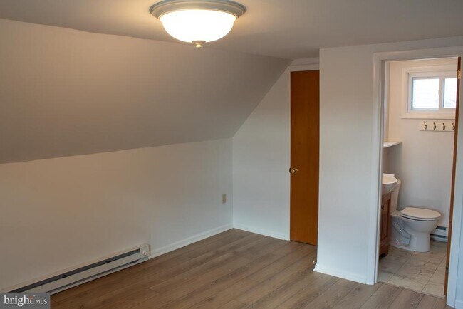 Building Photo - 450 E Butler Ave