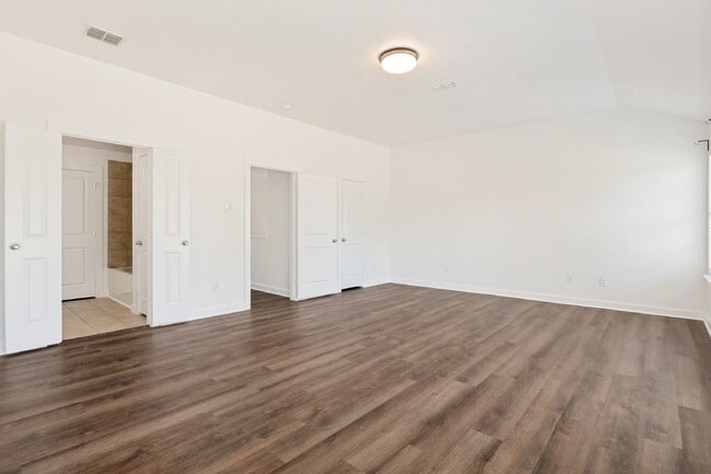 Building Photo - Modern 3BD Townhome Near DFW Airport & Major Highways