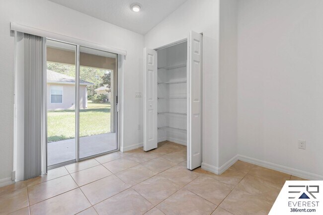 Building Photo - LIKE NEW 3/2/1 TOWNHOUSE IN BEAUTIFUL SEMINOLE WOODS