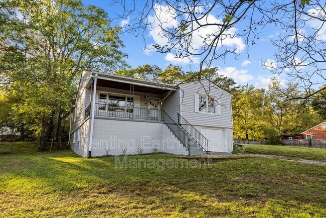 Building Photo - 932 5 Mile Rd