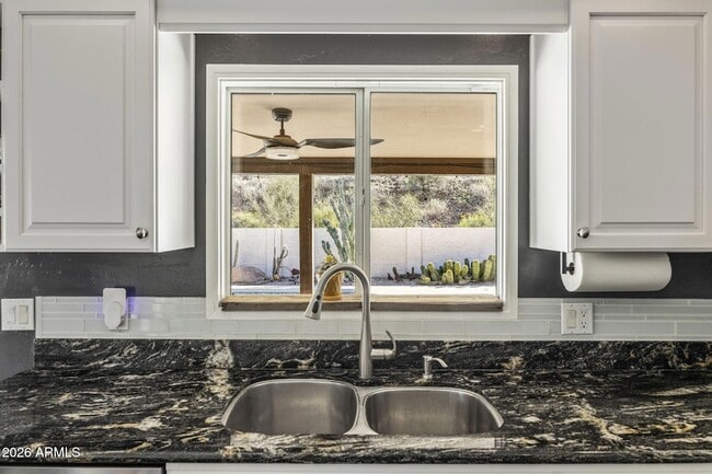 Building Photo - 221 W Sweetwater Ave