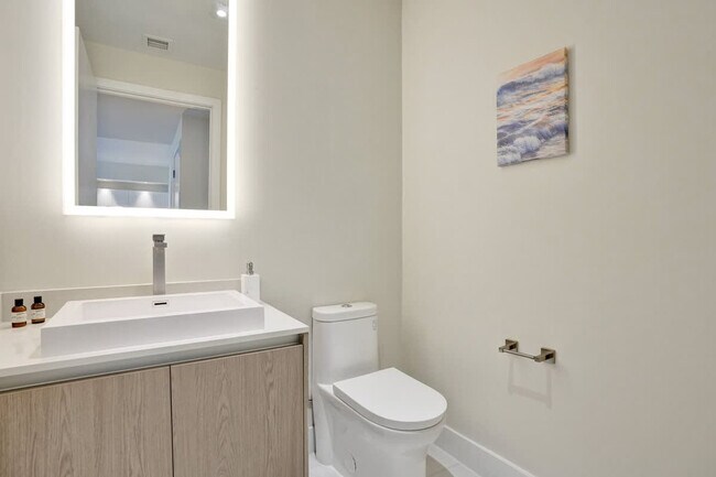 Building Photo - 3100 N Ocean Dr