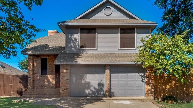 Building Photo - 2321 Norway Dr
