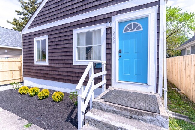 Building Photo - [STR] Fairgrounds Flat Located across Fairgrounds - Fully Furnished 2-Bedroom Home Near Downtown ...