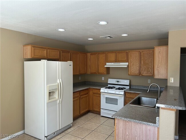 Building Photo - 10245 Missouri Meadows St