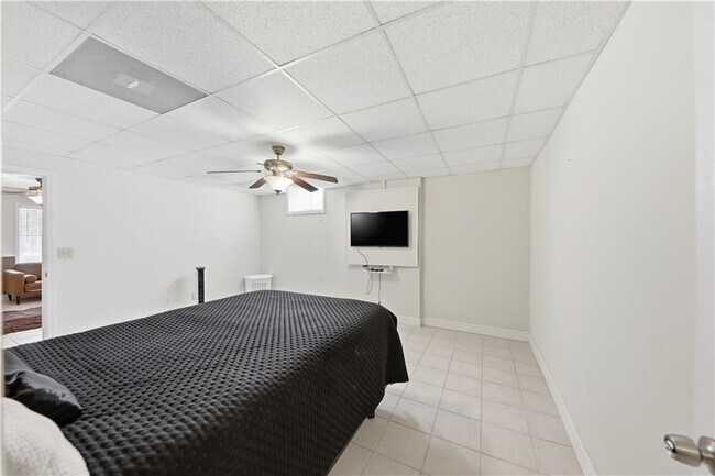 Building Photo - 260 Tabor Forest Dr