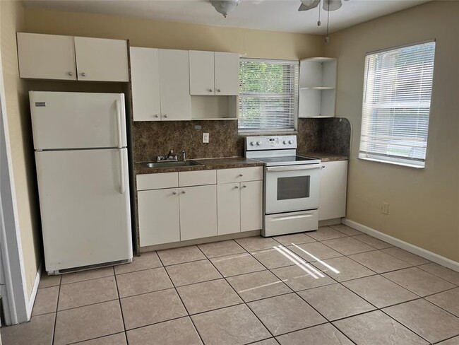 Building Photo - 5461 Ravenswood Rd