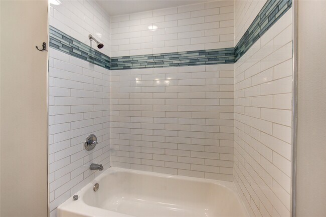 Building Photo - 2714 Southmore Ave