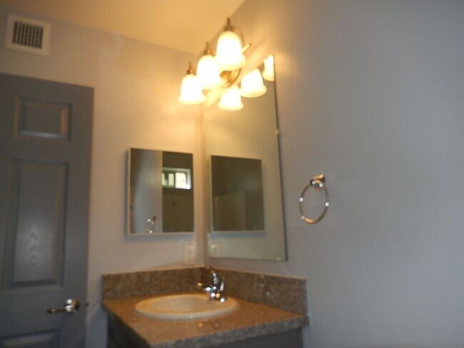 Building Photo - 3402 E Flower St