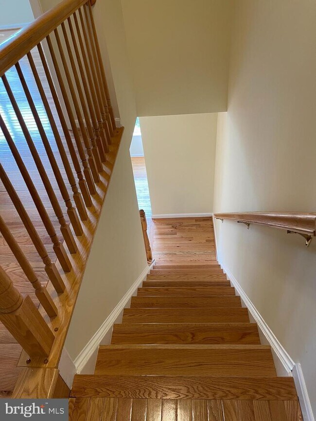 Building Photo - 5693 Sherborne Knolls