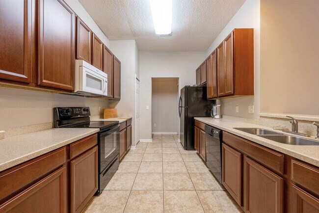 Building Photo - Lakefront Townhome