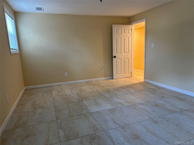 Building Photo - 9 Juniper Pl