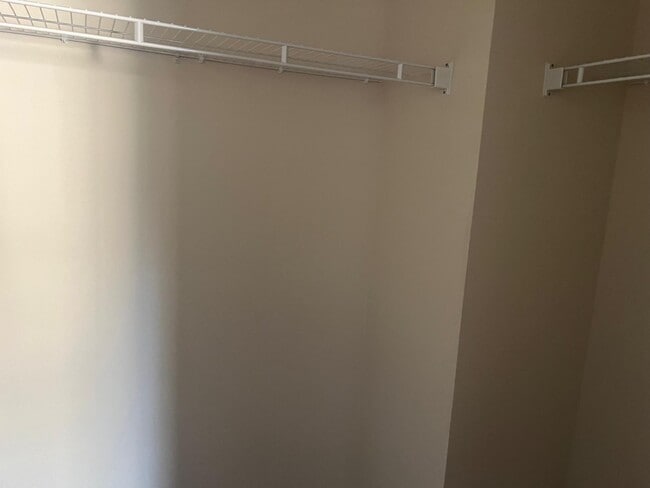 Building Photo - 2121 Chipley Dr