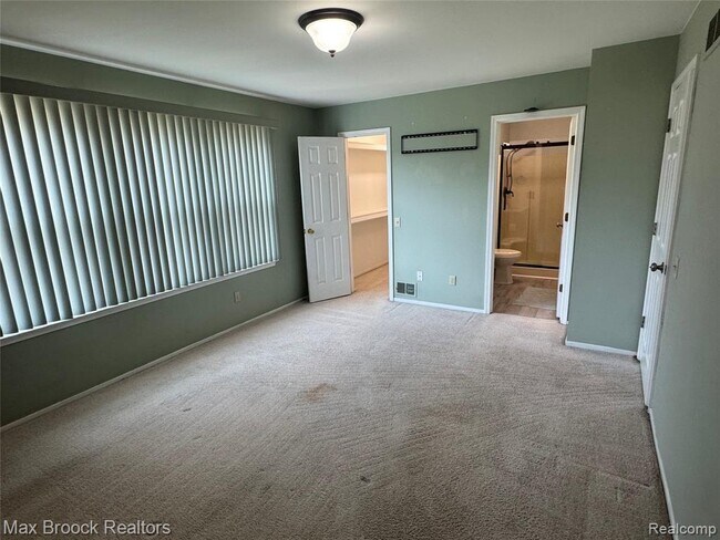 Building Photo - 35865 Ashford Dr