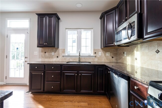 Building Photo - 1903 Old Brick Rd