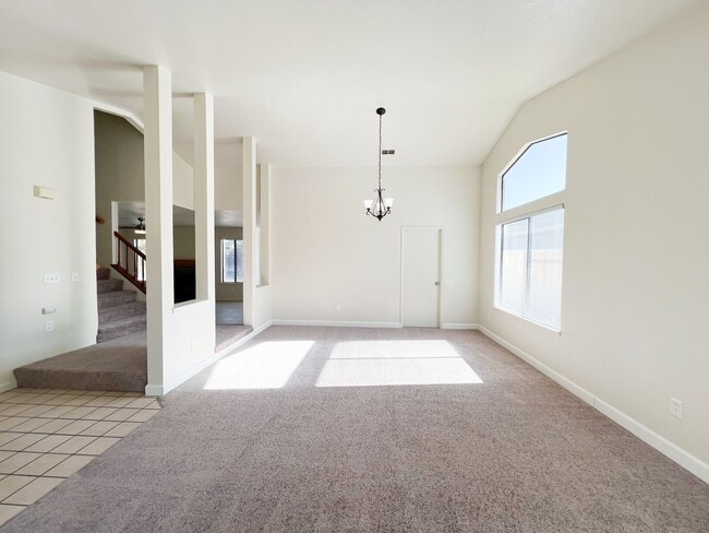 Building Photo - Newly Renovated 4 Bed, 3 Bath Home