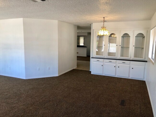 Building Photo - Spacious 2 Bedroom 2 Bath Home near River!