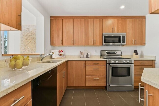 Building Photo - 4 Canal Park