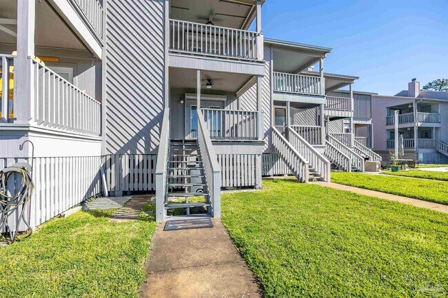 Building Photo - 14180 River Rd