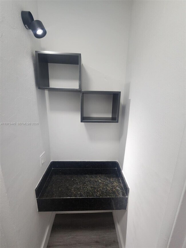 Building Photo - 2101 Normandy Dr