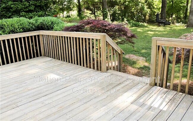 Building Photo - 861 Windward Rd
