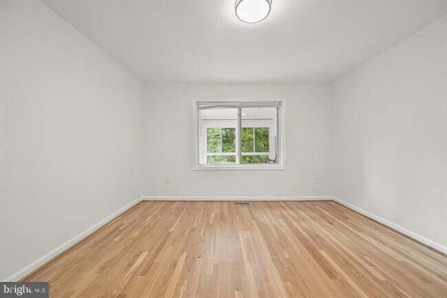 Building Photo - 10600 Vantage Ct