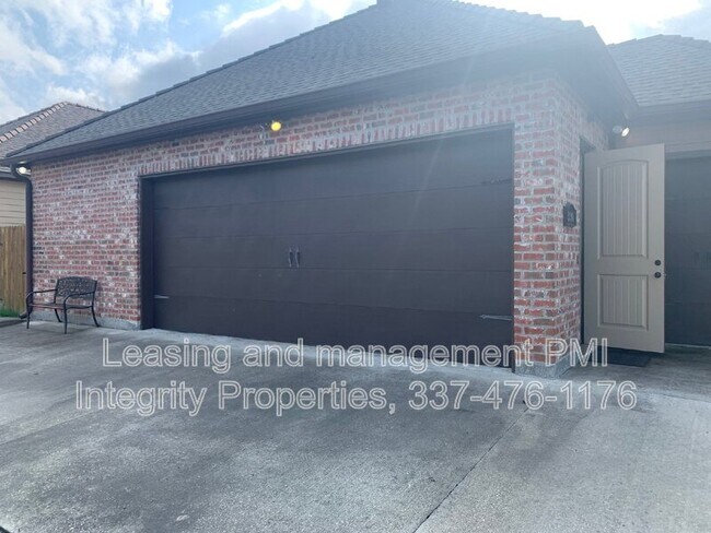 Building Photo - 330 Dunvegan Ct