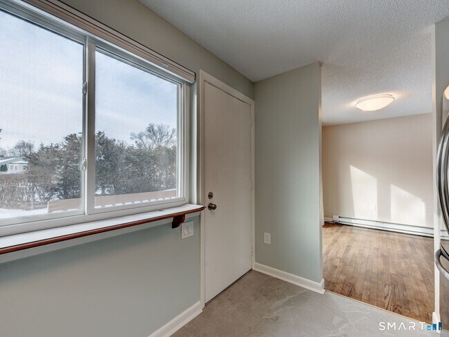 Building Photo - 275 Pierremount Ave