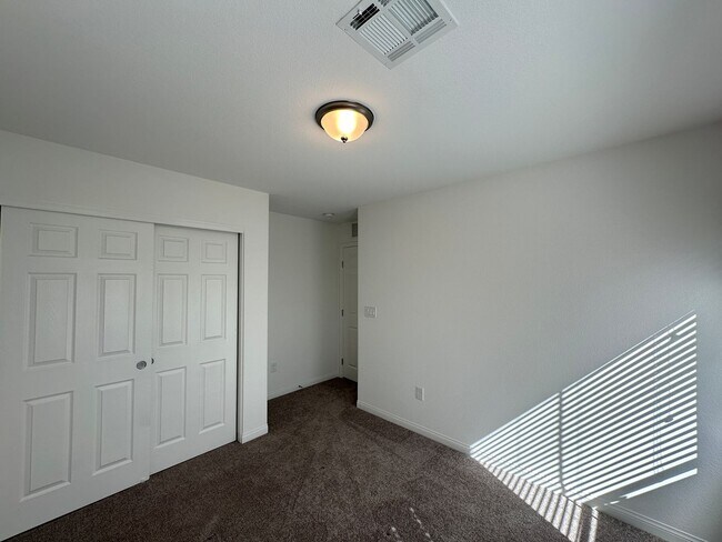 Building Photo - Robindale & Westwind