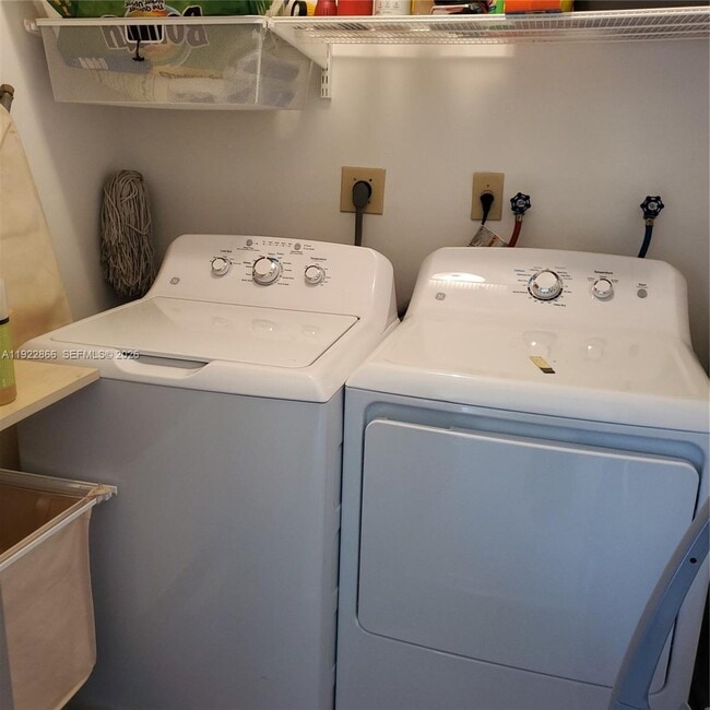 Building Photo - 9978 N Belfort Cir