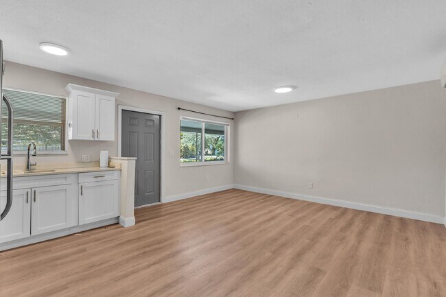 Building Photo - 800 Moffett St