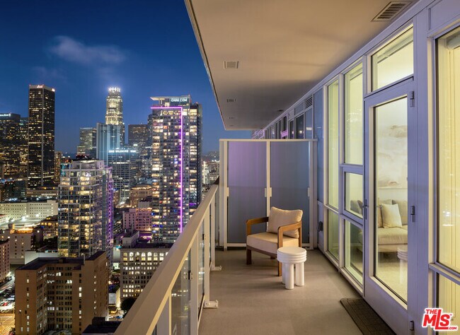 Building Photo - 230 W Olympic Blvd