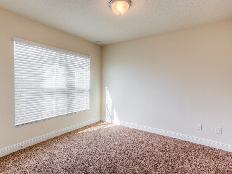 Building Photo - 1705 Southern Oak Loop