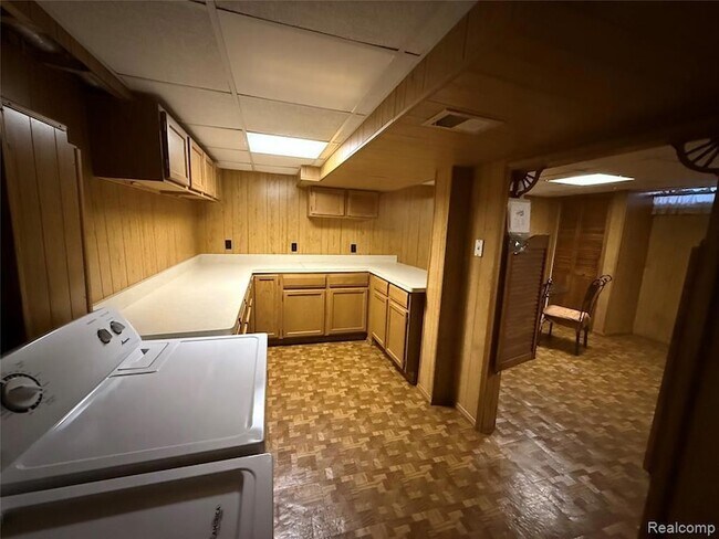 Building Photo - 15894 Cambridge Dr