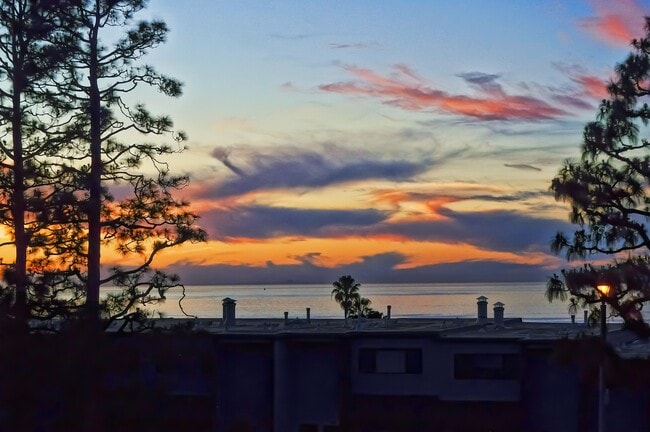 Building Photo - 108 Vía Mesa Grande