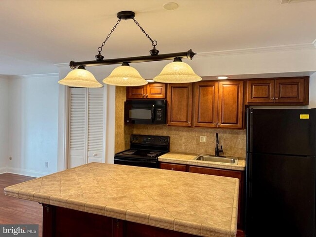 Building Photo - 34 Darien Way