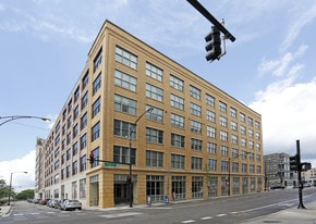 Building Photo - Letterman Chicago
