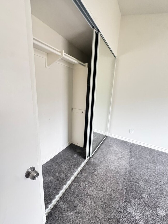 Building Photo - Welcome home to this charming and cozy corner-unit condo in the heart of Rancho Cucamonga!