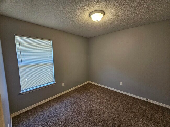 Building Photo - 2787 Bay Club Dr