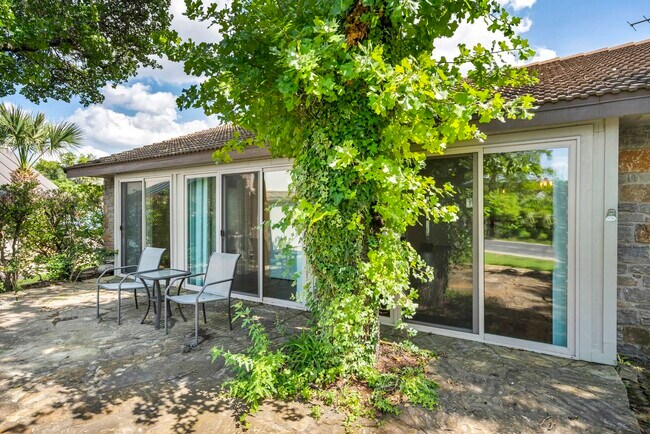 Building Photo - 100 Bay Point Dr