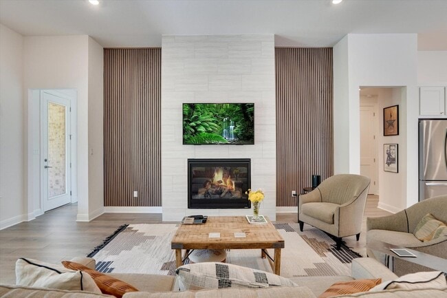 Building Photo - 916 Pear Tree Ln