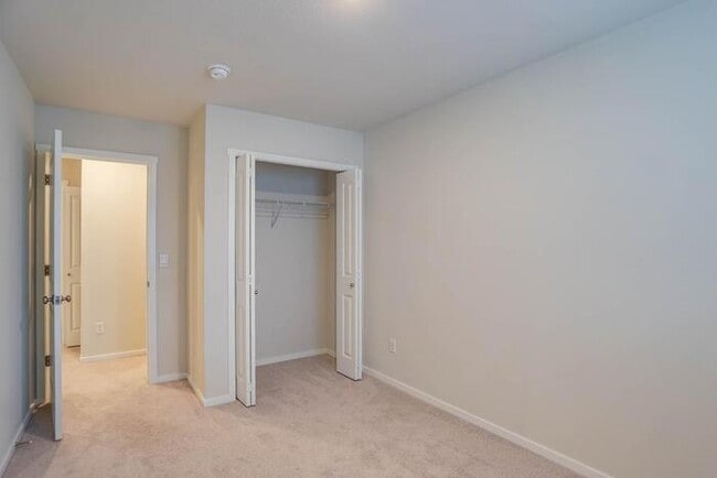 Building Photo - 5824 NE 80th Ct