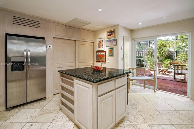Building Photo - 3441 Poinciana Ave