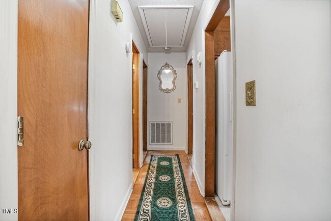 Building Photo - 886 Rollins Rd