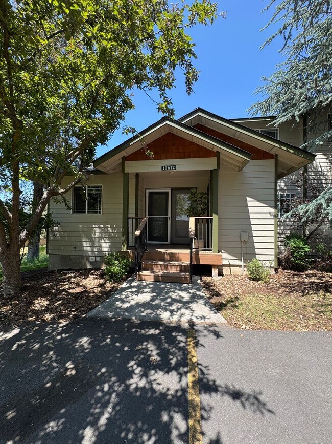 Primary Photo - 3 Bed 2.5 Bath Town Home in Running Y - Ac...