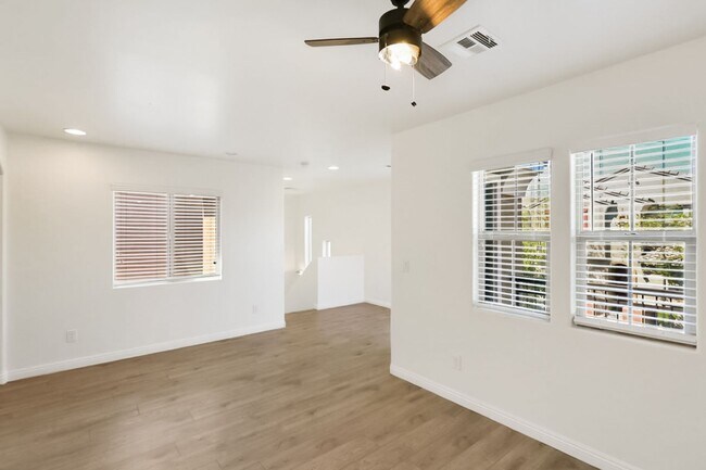 Building Photo - Nicely Upgraded Mountains Edge Gated Commu...