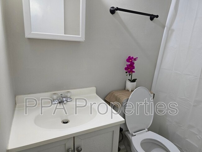 Building Photo - 2231 Summit St